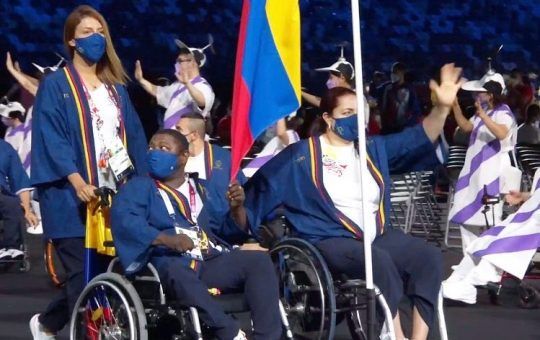 diplomas en el inicio de los Paralímpicos de Tokio