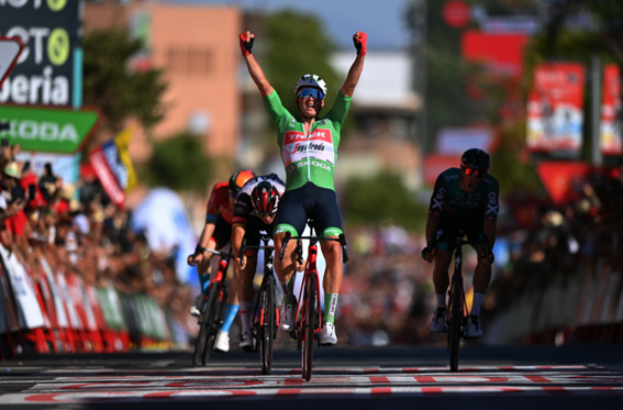 Mads Pedersen ganó la etapa 16 de la Vuelta España