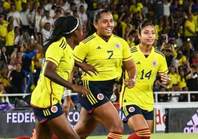 Colombia golea a Paraguay