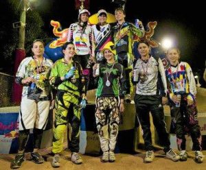 compañeros de BMX y Linda Rubiano
