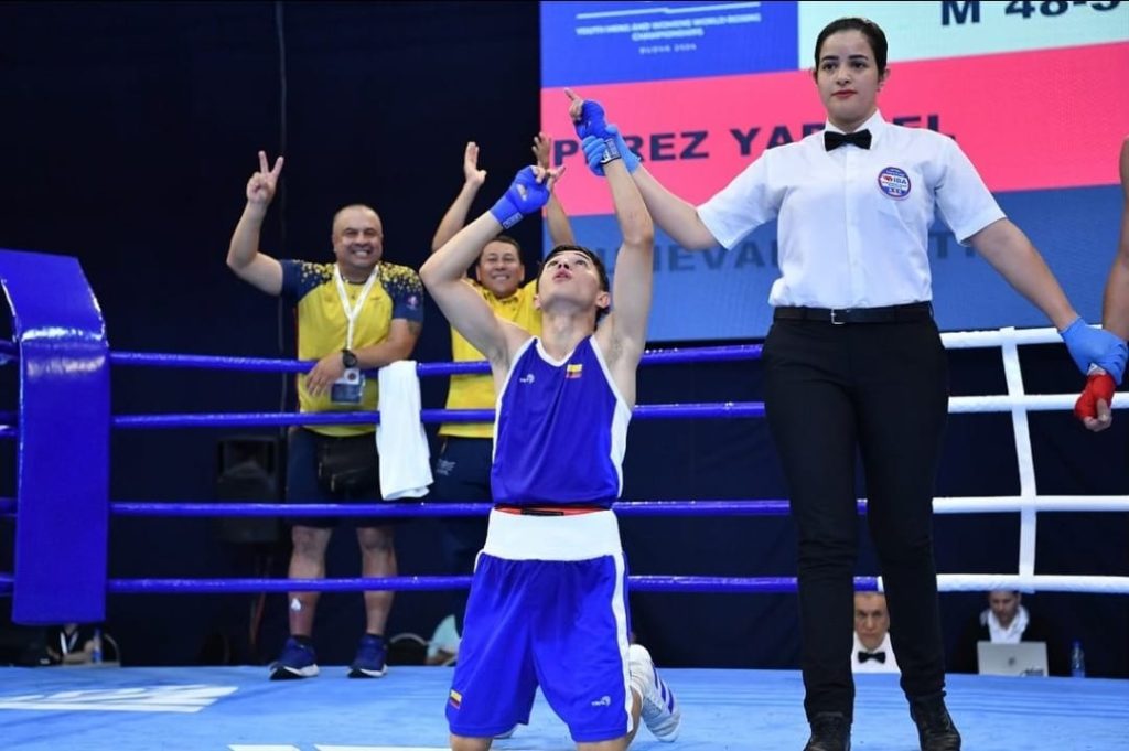 Justin Munévar en la semifinal del Mundial Juvenil de Boxeo 2024 en Budva, Montenegro