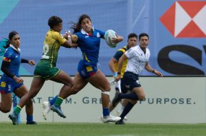 Jugadora de rugby femenino de Colombia durante un partido internacional con las Tucanes