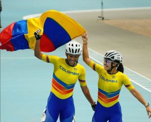 Selección Colombia juvenil gana medalla de oro en el Mundial de Patinaje de Velocidad 2025 en Beidaihe, China.